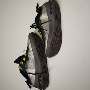 Nike Air Max Axis GS Shoes Youth Kids 4Y Black Volt Low Top Athletic Training